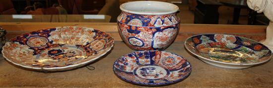 3 Imari chargers & a planter